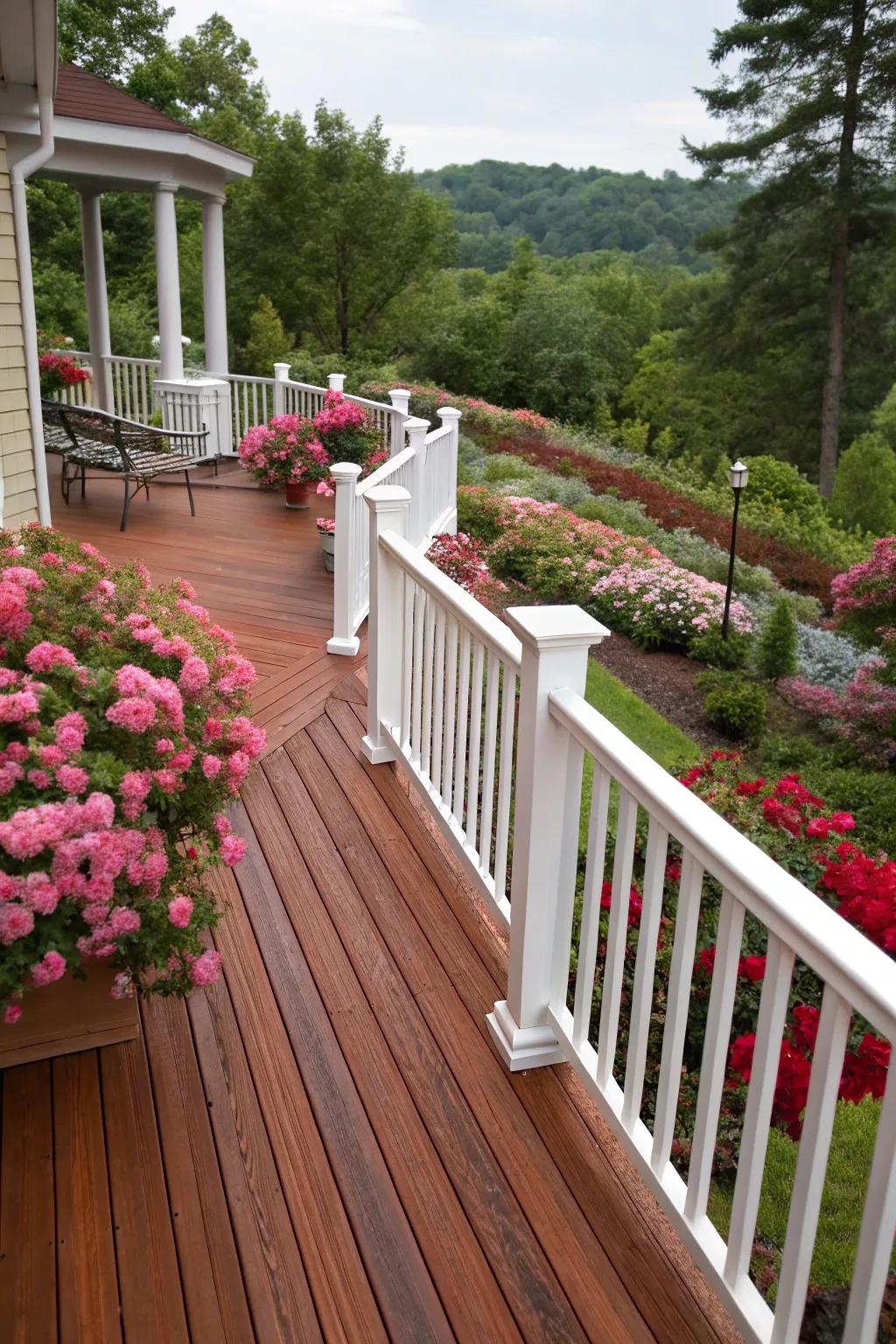 A classic blend of warm wood and crisp white for a timeless deck design.