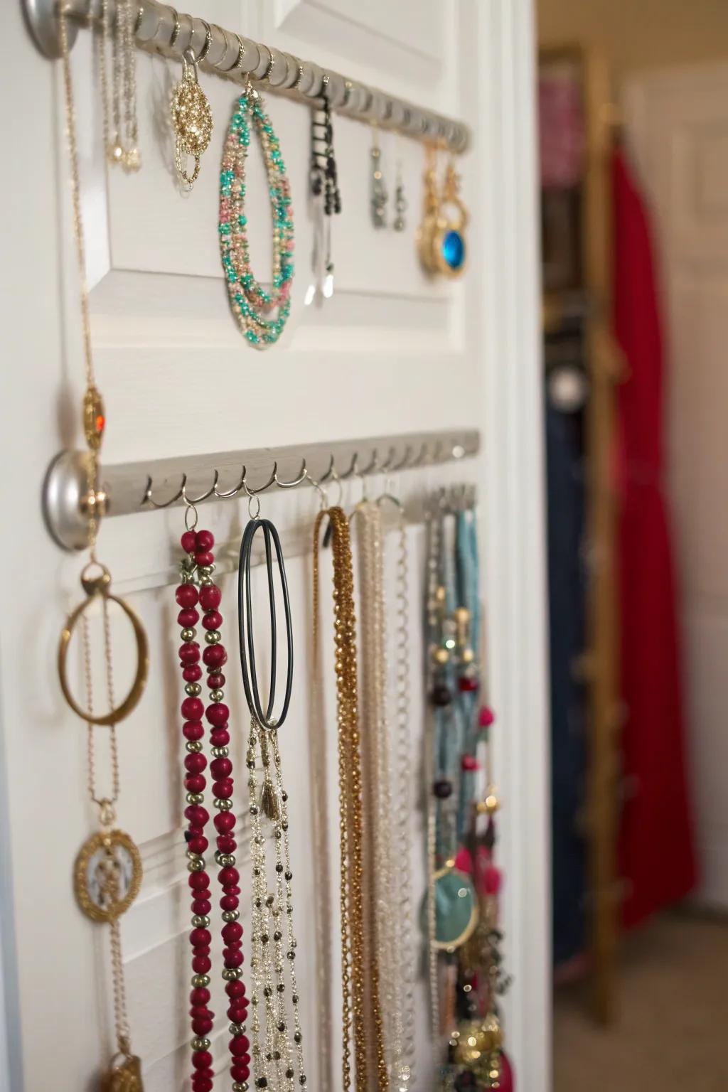 Space-saving over-the-door jewelry organizer