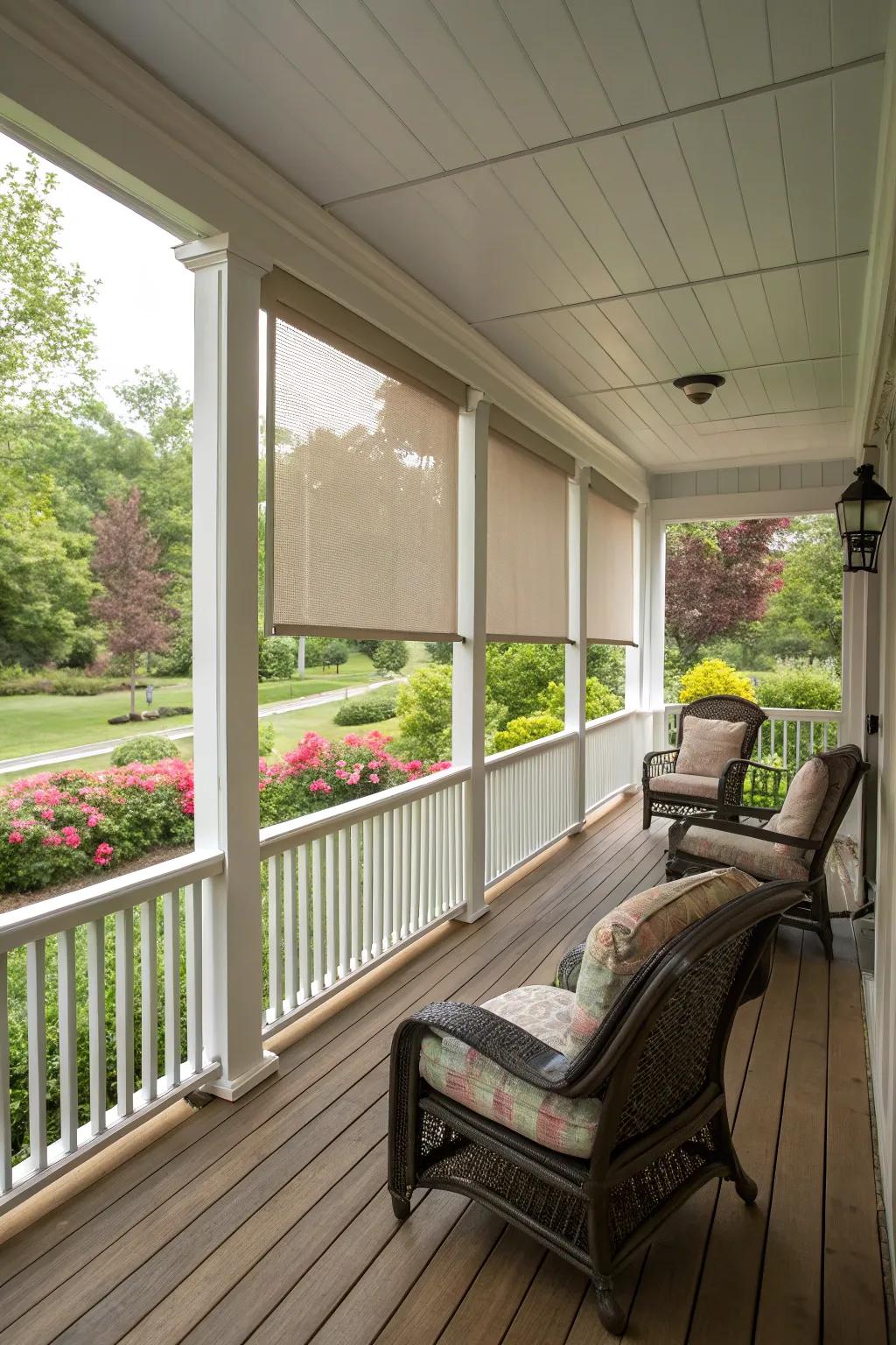 Retractable screens enhance comfort without compromising openness.