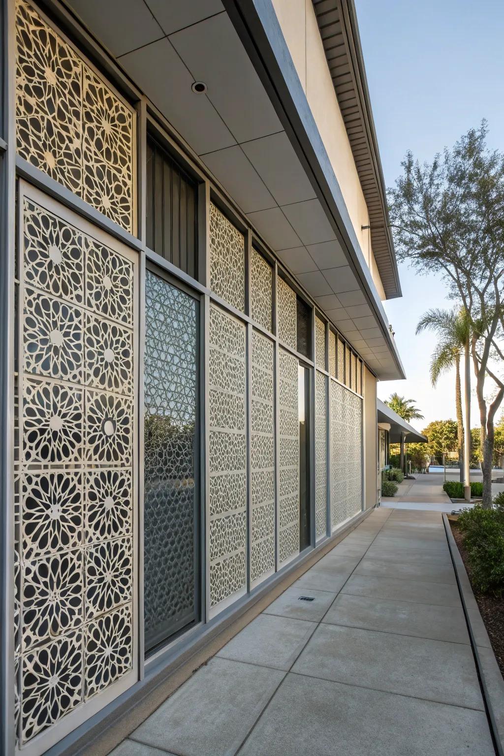 Modular screens offer versatile design options.