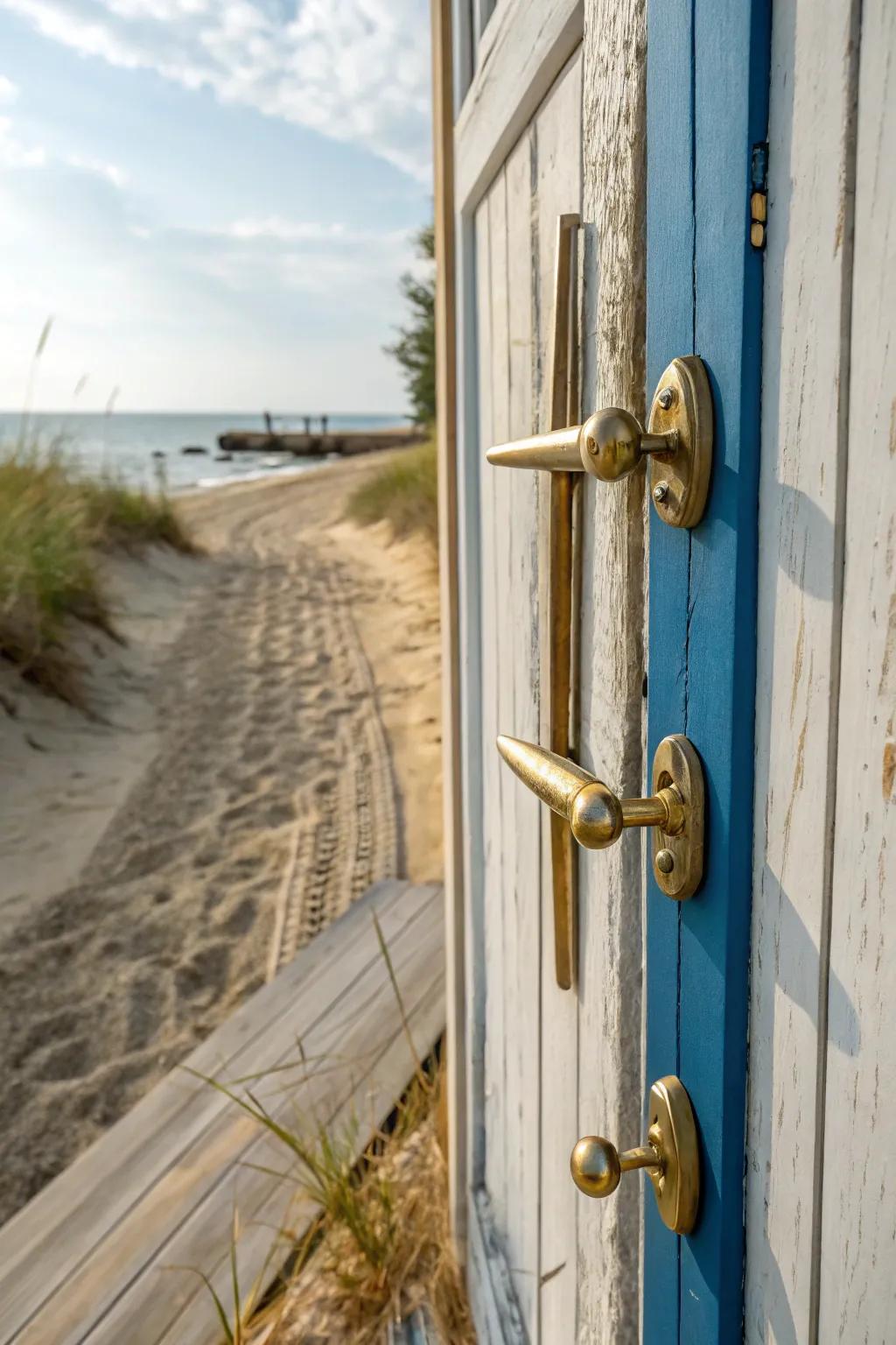 Cleat door pulls bring a coastal charm.